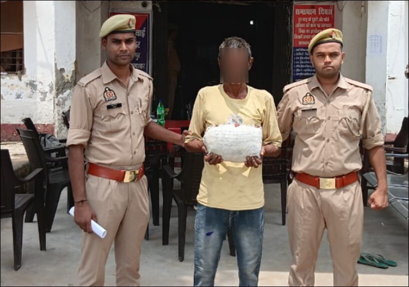 एक शातिर अभियुक्त गिरफ्तार, कब्जे से 810 ग्राम अवैध गांजा बरामद ।