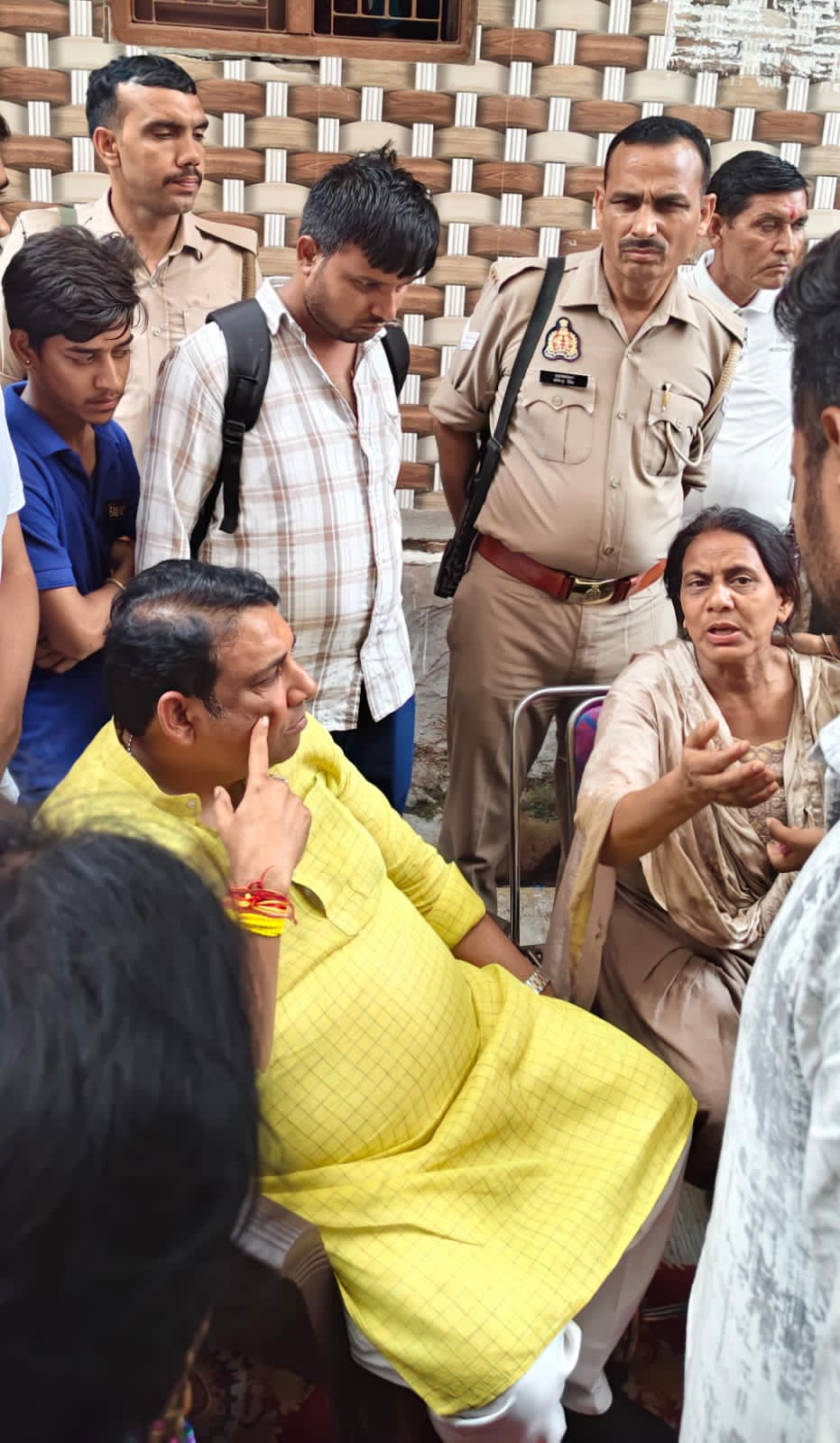 *न्यू शांतिनगर में युवक की निर्मम हत्या पर विधायक संजीव शर्मा ने जताया गहरा शोक, पीड़ित परिवार से की मुलाकात*