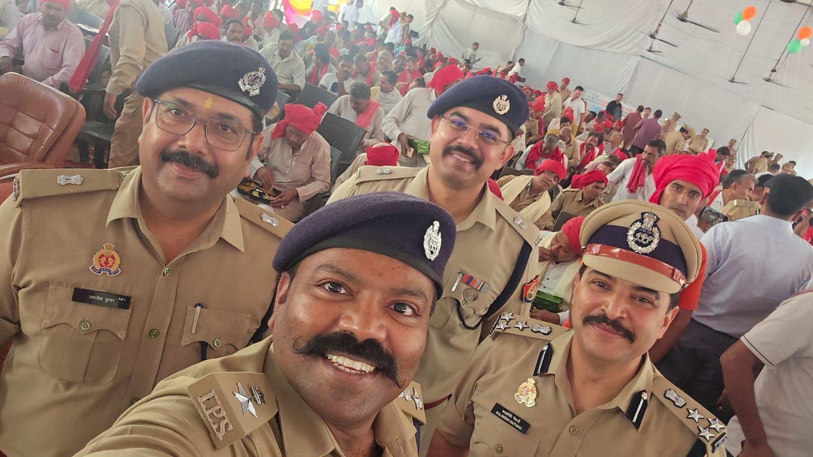 मेरठ में ग्राम प्रहरियों को किया गया सम्मानित, मुख्यमंत्री के कार्यक्रम का हुआ लाइव प्रसारण