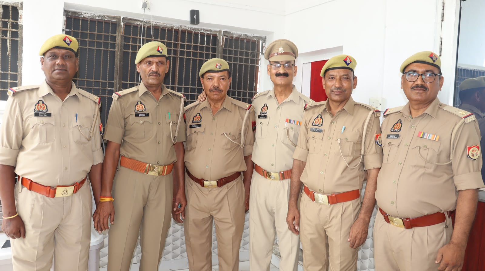 संभल में पांच पुलिसकर्मियों को मिली पदोन्नति ●एसपी ने लगाए रैंक चिन्ह