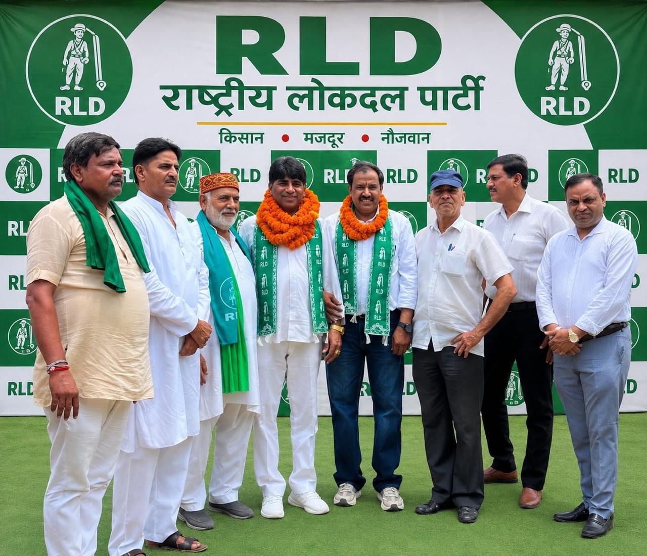 करण ठाकुर राष्ट्रीय लोकदल में शामिल हुए। ग्रेटर नोएडा।