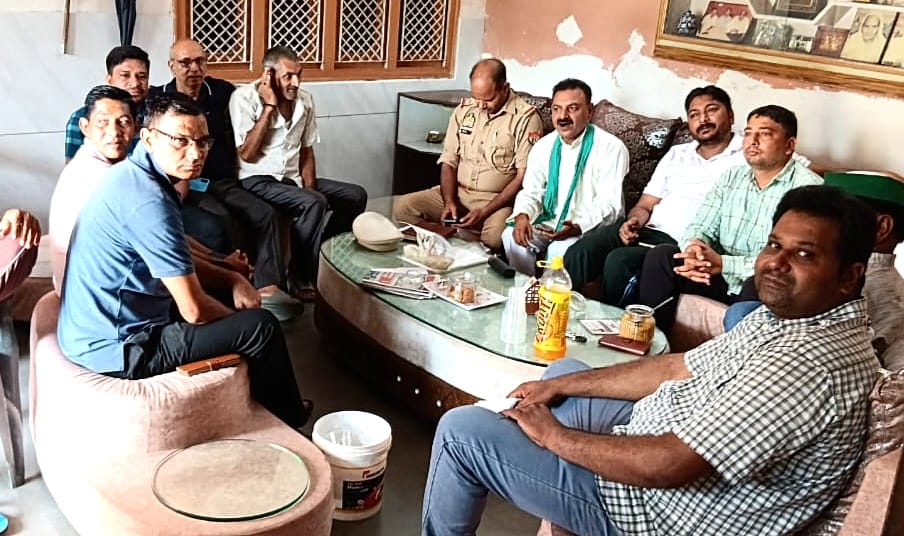 मुख्यमंत्री को ज्ञापन देने से पहले भाकियू नेता हाउस अरेस्ट
