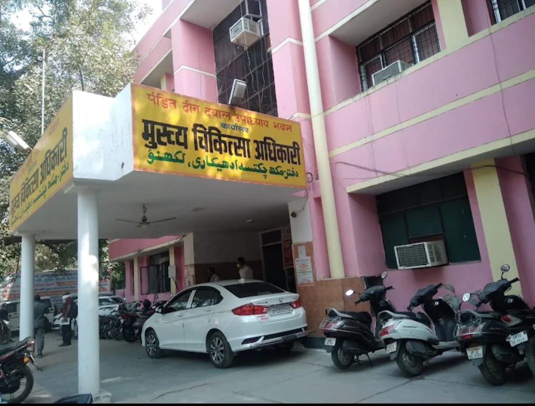 राजतंत्र की तरह एक ही सामुदायिक स्वास्थ्य केंद्र पर पौने आठ साल से जमे अधीक्षक को हटाने की हिम्मत नहीं जुटा पा रहा स्वास्थ्य महकमा