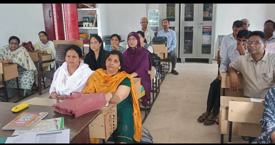 शिक्षक संकुल मासिक बैठक: प्राथमिक शिक्षा में गुणात्मक सुधार के लिए 