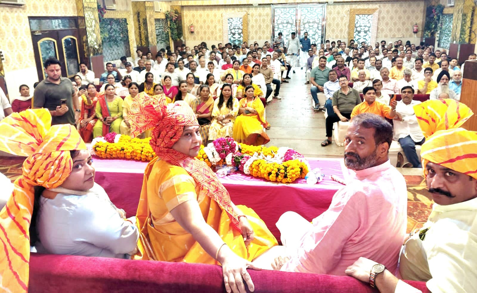 *भव्य स्वागत समारोह में राज्यसभा सांसद अलका गुर्जर जी का गाजियाबाद प्रथम आगमन पर अभिनंदन* ।