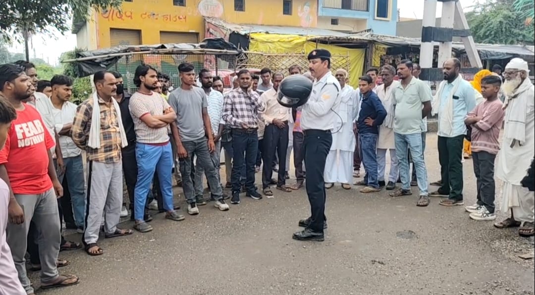 बारिश में लापरवाही पड़ सकती है भारी, सुरक्षित वाहन चलाने के दिए टिप्स