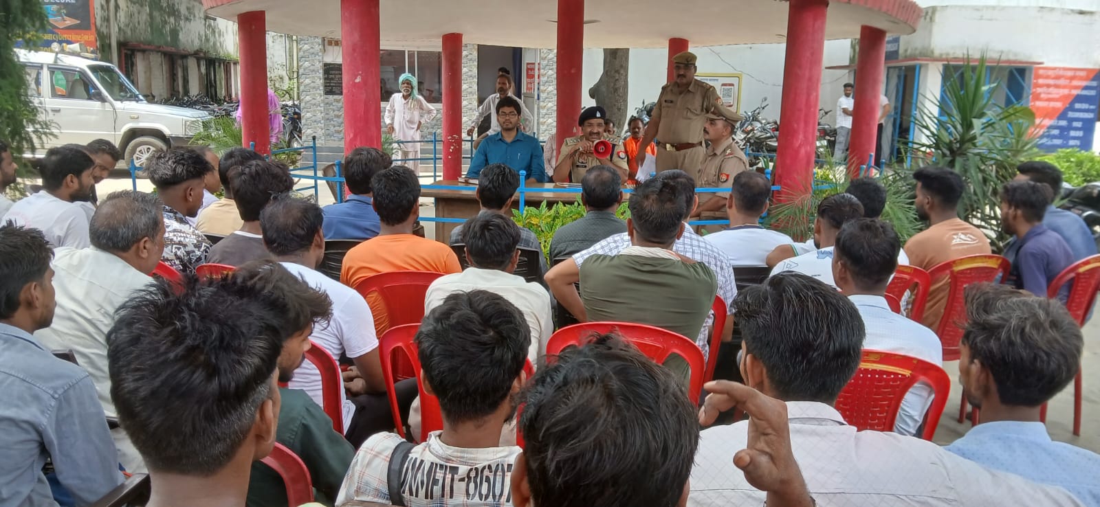 सीओ सिटी ने थाना गजरौला पर श्रावण मास एवं कांवड़ यात्रा के दृष्टिगत पीस कमेटी की बैठक का आयोजन किया गया