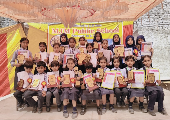 एम जे एम पब्लिक स्कूल में वार्षिक परीक्षा फल वितरण समारोह, मेधावी छात्रों को किया गया सम्मानित
