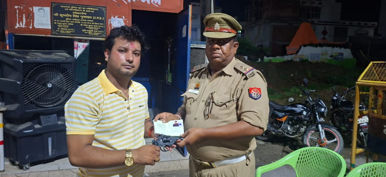 सम्भल में अगर ट्रैफिक टीएसआई सुरेश सिंह सजग ना होते तो गुम हुआ लाइसेंसी रिवाल्वर नहीं मिल पाता
