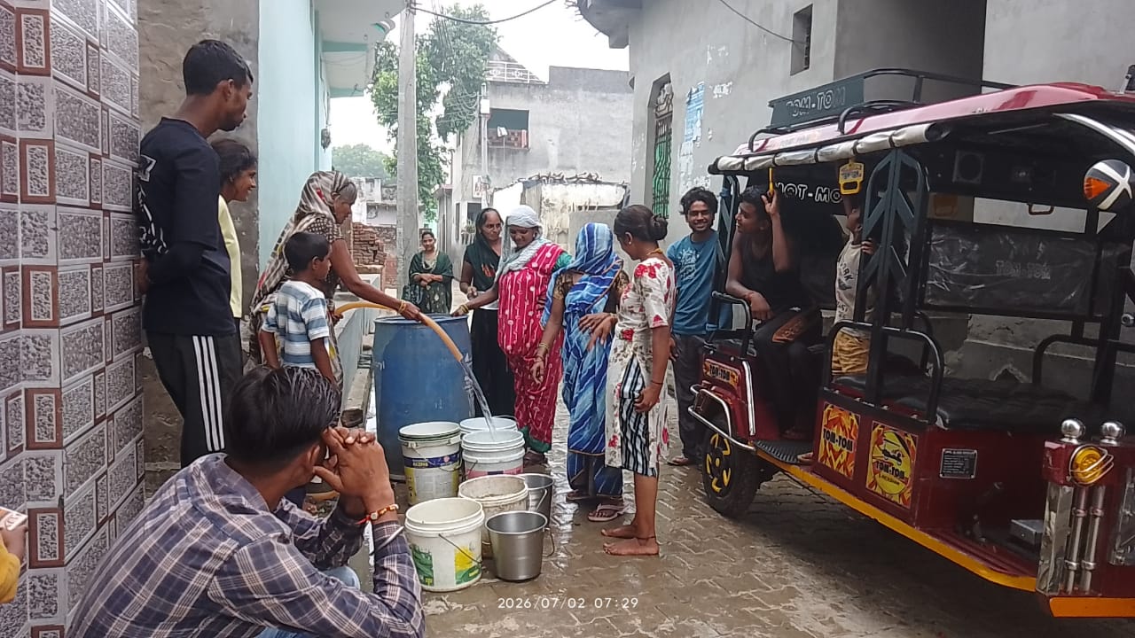 अतरौली जामुना में ट्रांसफॉर्म जलने बिजली गुल भीषण गर्मी- पानी चारा न मिलने पर गांव के लोग परेशान