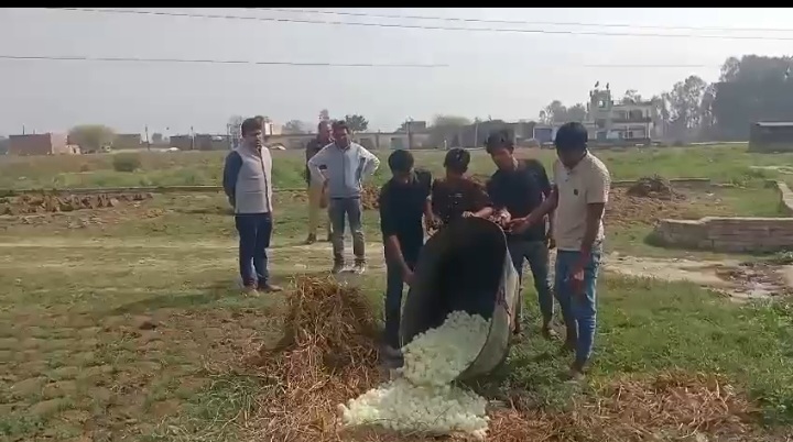 होली के दृष्टिगत खाद्य सुरक्षा टीम ने रसगुल्ला इकाइयों का निरीक्षण, 225 किलोग्राम अस्वच्छ रसगुल्ला नष्ट