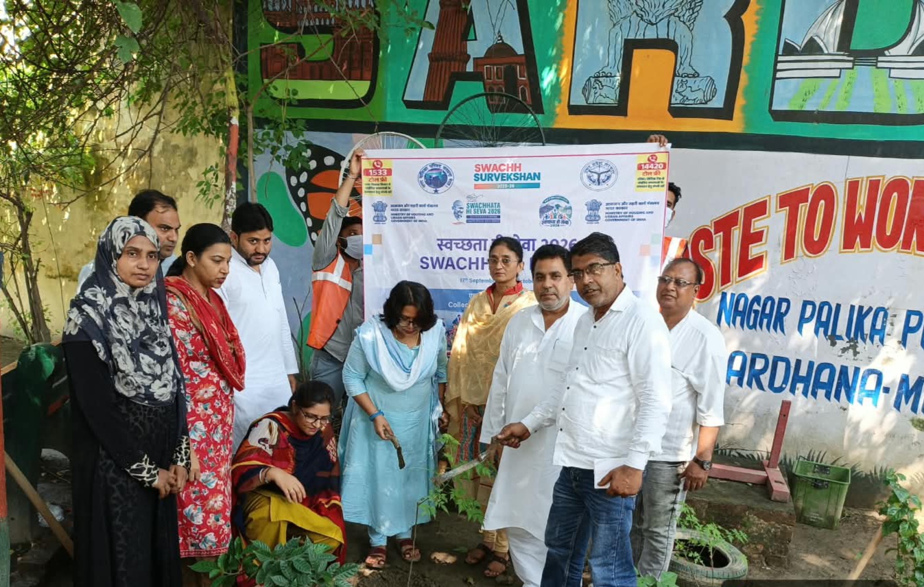 स्वच्छ सरधना का संकल्प, ईओ ने सभासदों संग किया श्रमदान