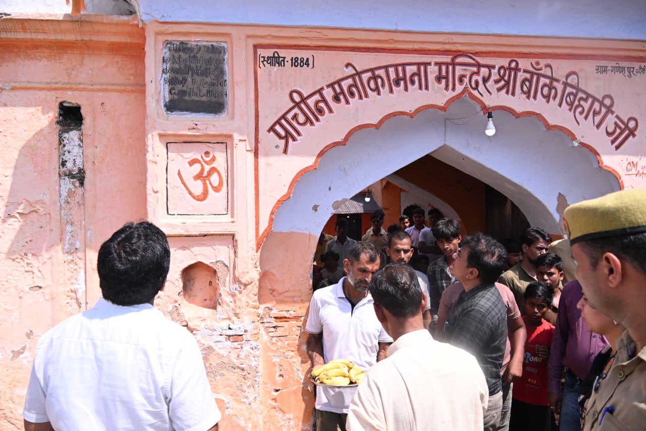 जिलाधिकारी ने किया प्राचीन मंदिरों का  निरीक्षण