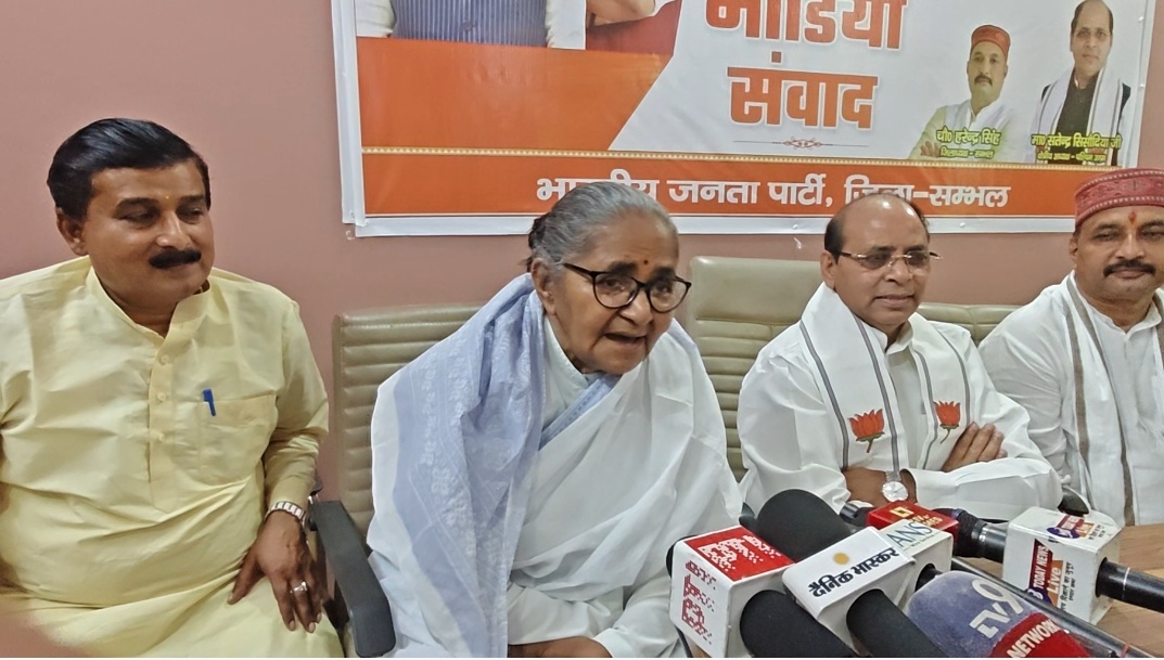 पीएम आवास योजना में सुविधा शुल्क के आरोपों पर भड़कीं राज्यमंत्री गुलाब देवी, कहा- शिकायत मिली तो होगा तत्काल एक्शन