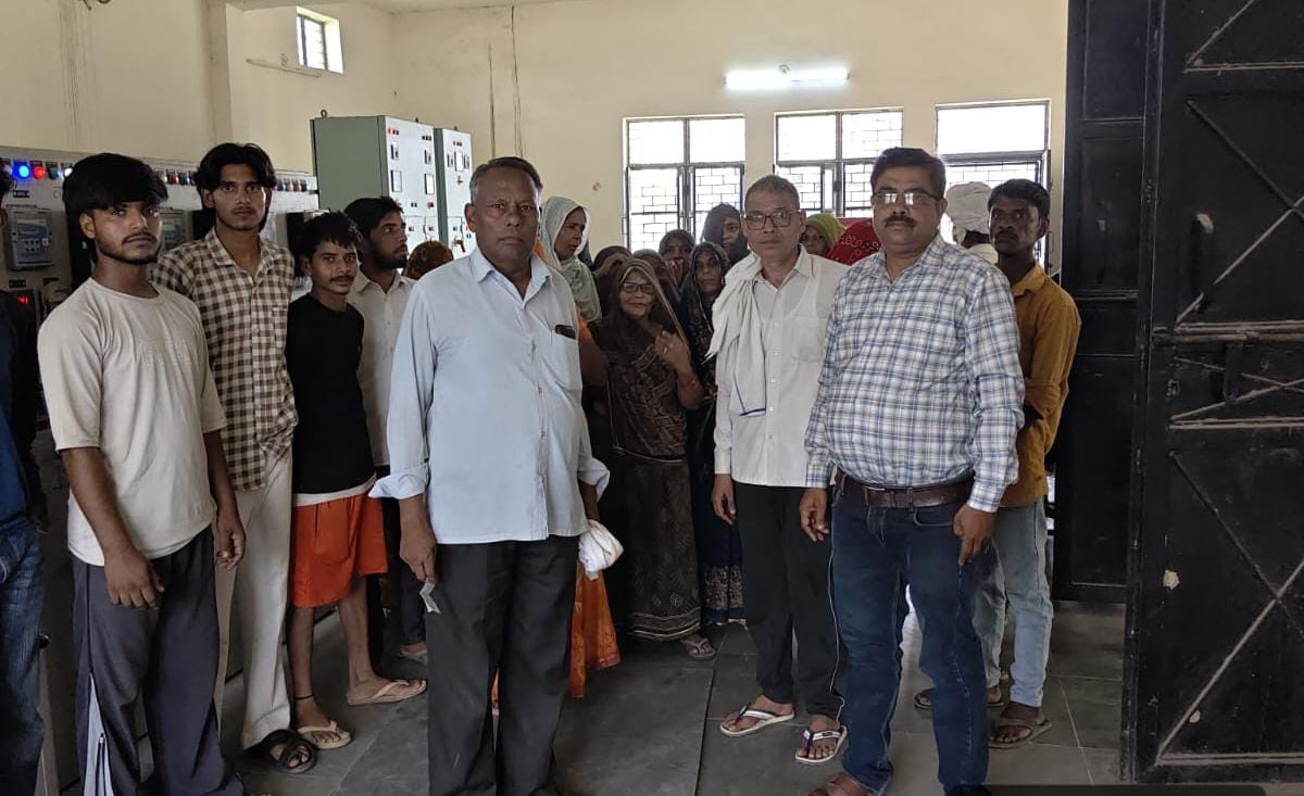 ग्रामीणों के धरना प्रदर्शन के बाद बिजली आपूर्ति सुचारु। रबूपुरा