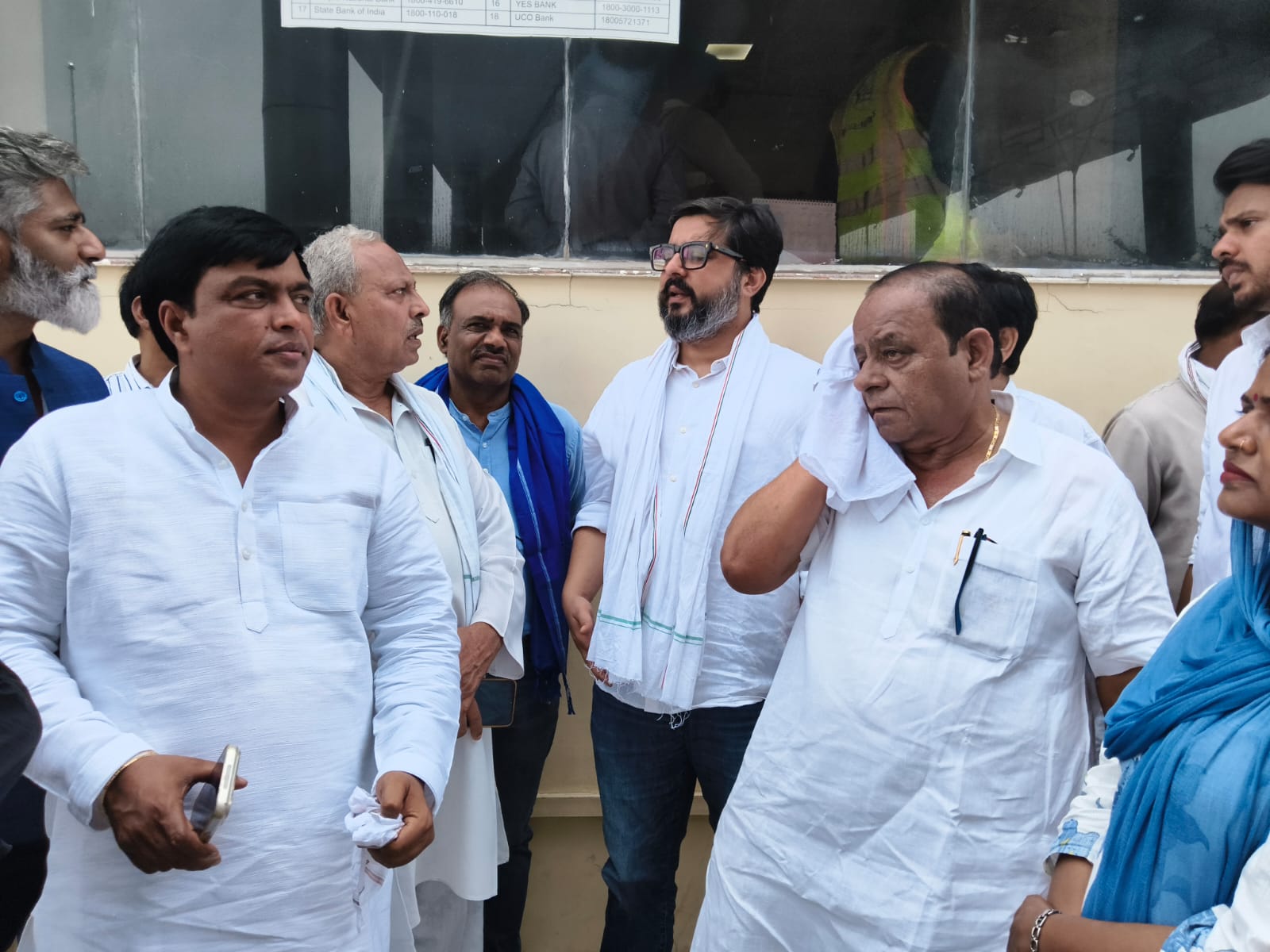 *मेरठ में कांग्रेस नेताओं के काफिले को रोके जाने पर सियासत गरम, लोकतांत्रिक अधिकारों के हनन का आरोप*