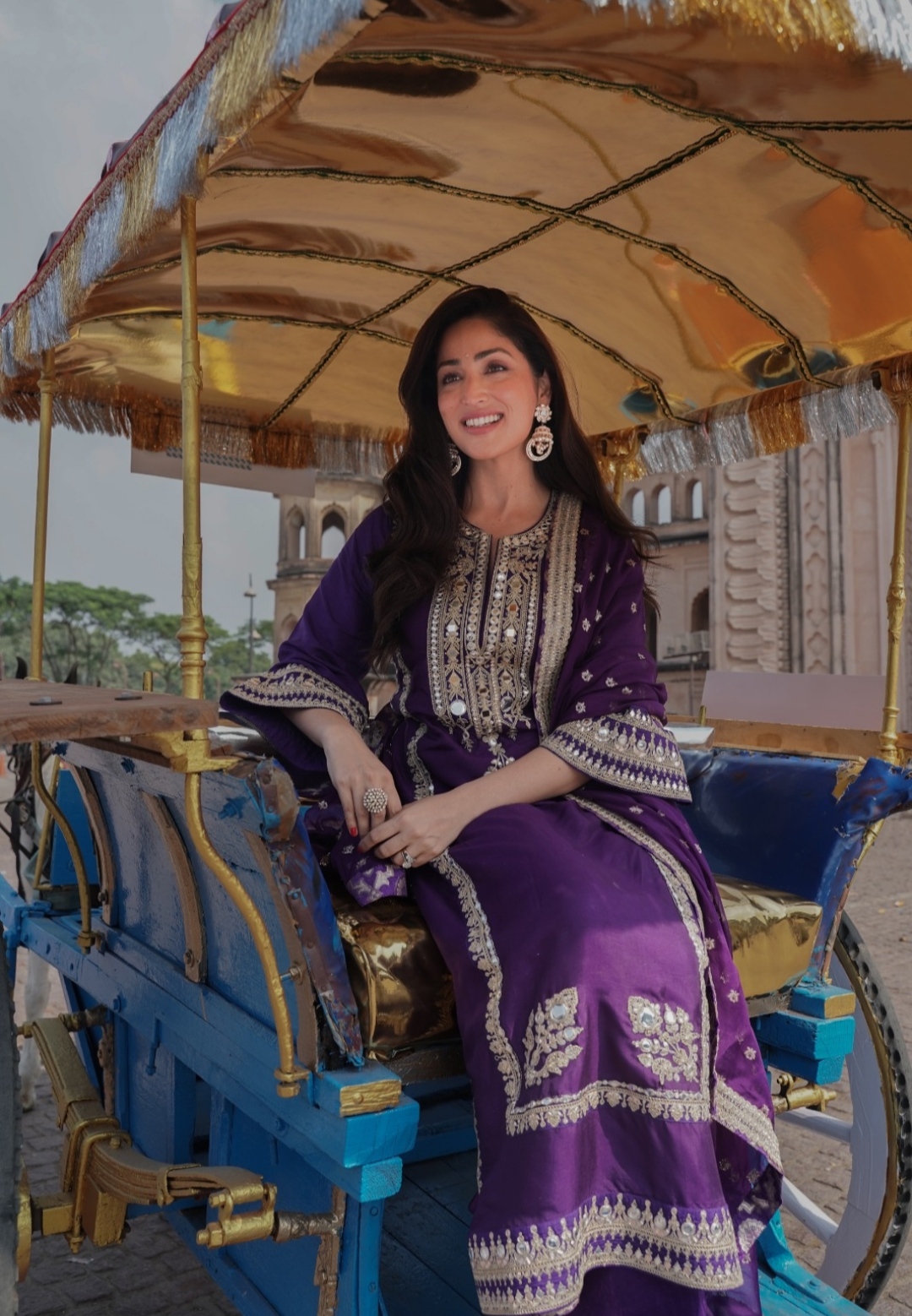 नई नवेली’ के प्रमोशन के लिए लखनऊ पहुंचीं यामी गौतम धर, रूमी दरवाज़े पर अपने खूबसूरत देसी अंदाज़ से जीता सबका दिल