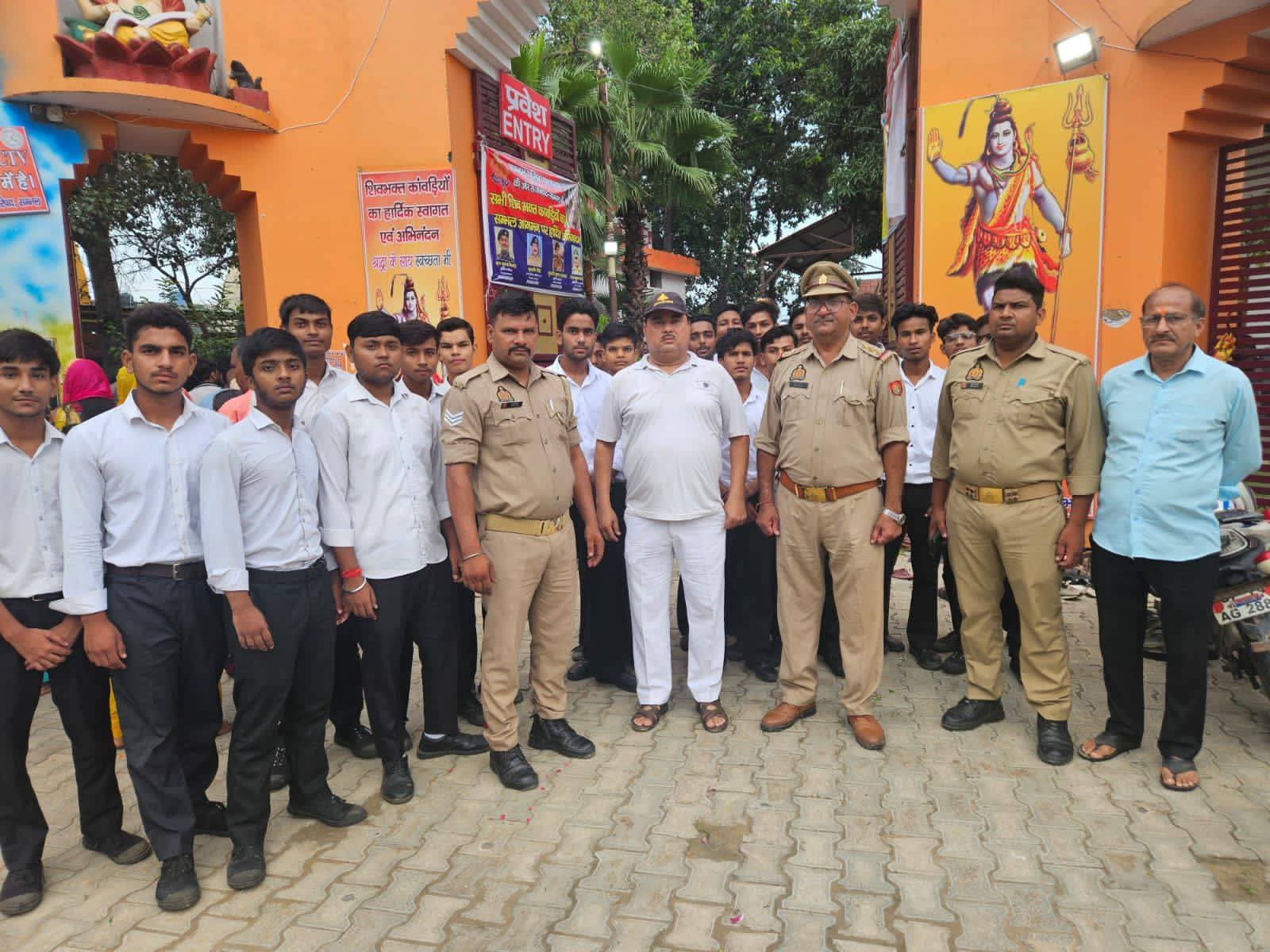 सम्भल में प्रथम सावन सोमवार पर स्काउट छात्रों ने पातालेश्वर मंदिर में निभाई सेवा की जिम्मेदारी