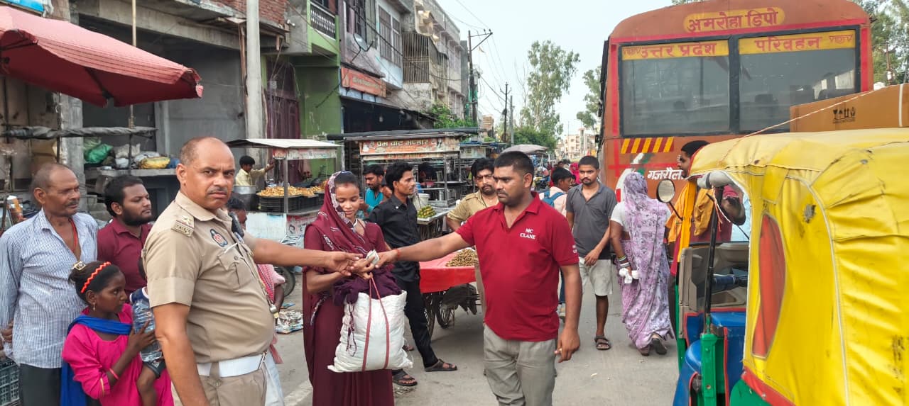 पुलिस की तत्परता से दंपति का खोया बैग मिला, नकदी और सामान सुरक्षित लौटाया