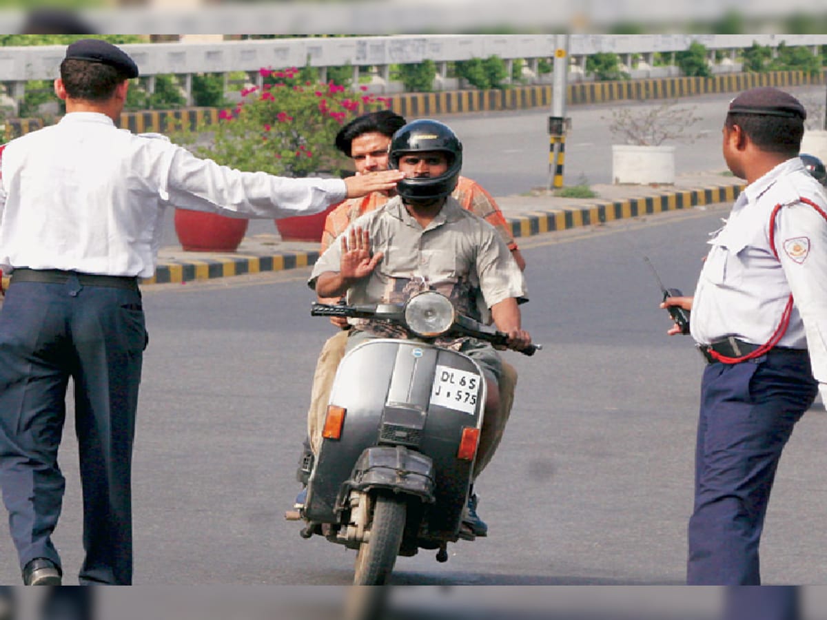 मेरठ में सितंबर में यातायात पुलिस ने किए 27 हजार से अधिक चालान