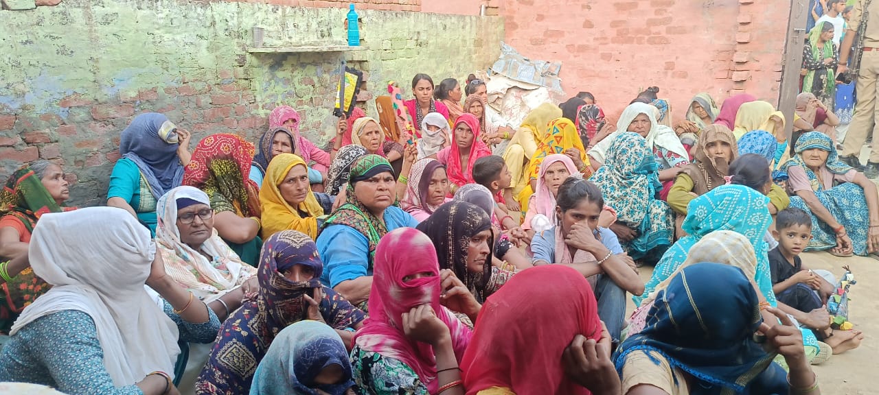 महिला ने संदिग्ध परिस्थितियों में फांसी लगाकर की आत्महत्या।