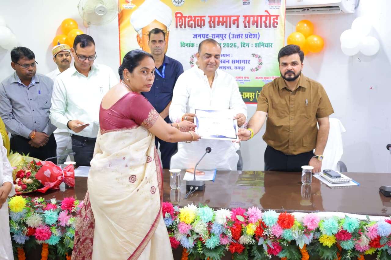 शिक्षक समाज और राष्ट्र निर्माण की आधारशिला : आकाश सक्सेना 