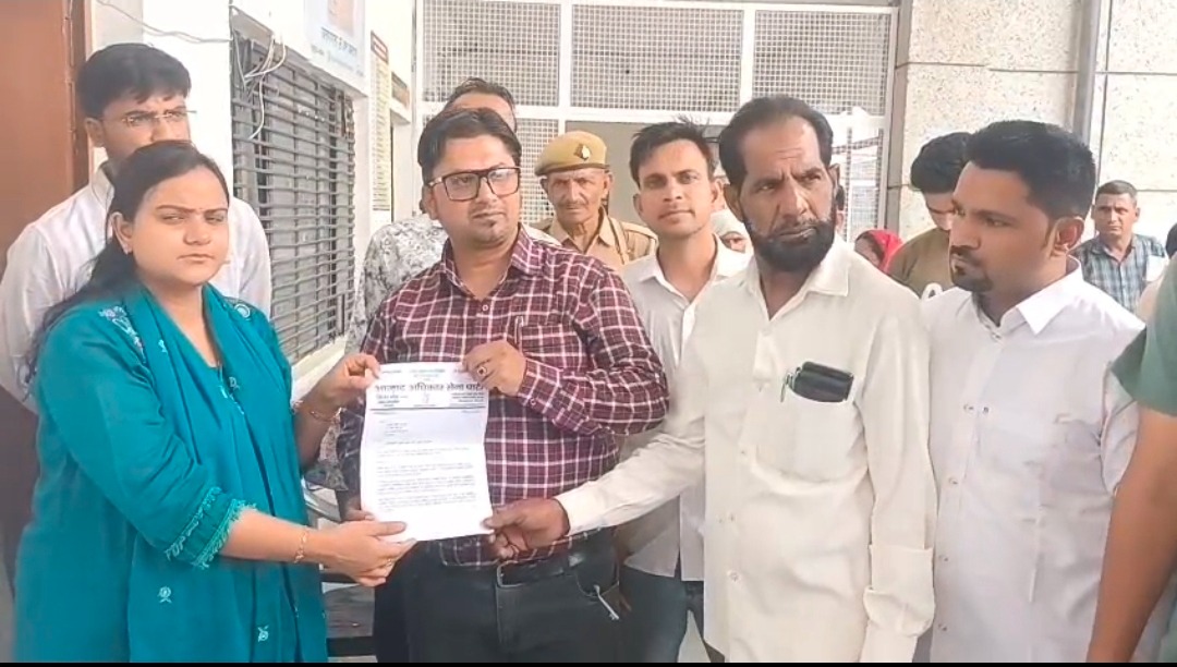 अमिताभ ठाकुर को जेड सुरक्षा देने के लिए आजाद अधिकार सेना का ज्ञापन