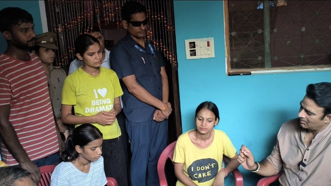 ललिता हत्याकांड: पीड़ित परिवार से मिले संगीत सोम, हरसंभव मदद और न्याय का दिलाया भरोसा
