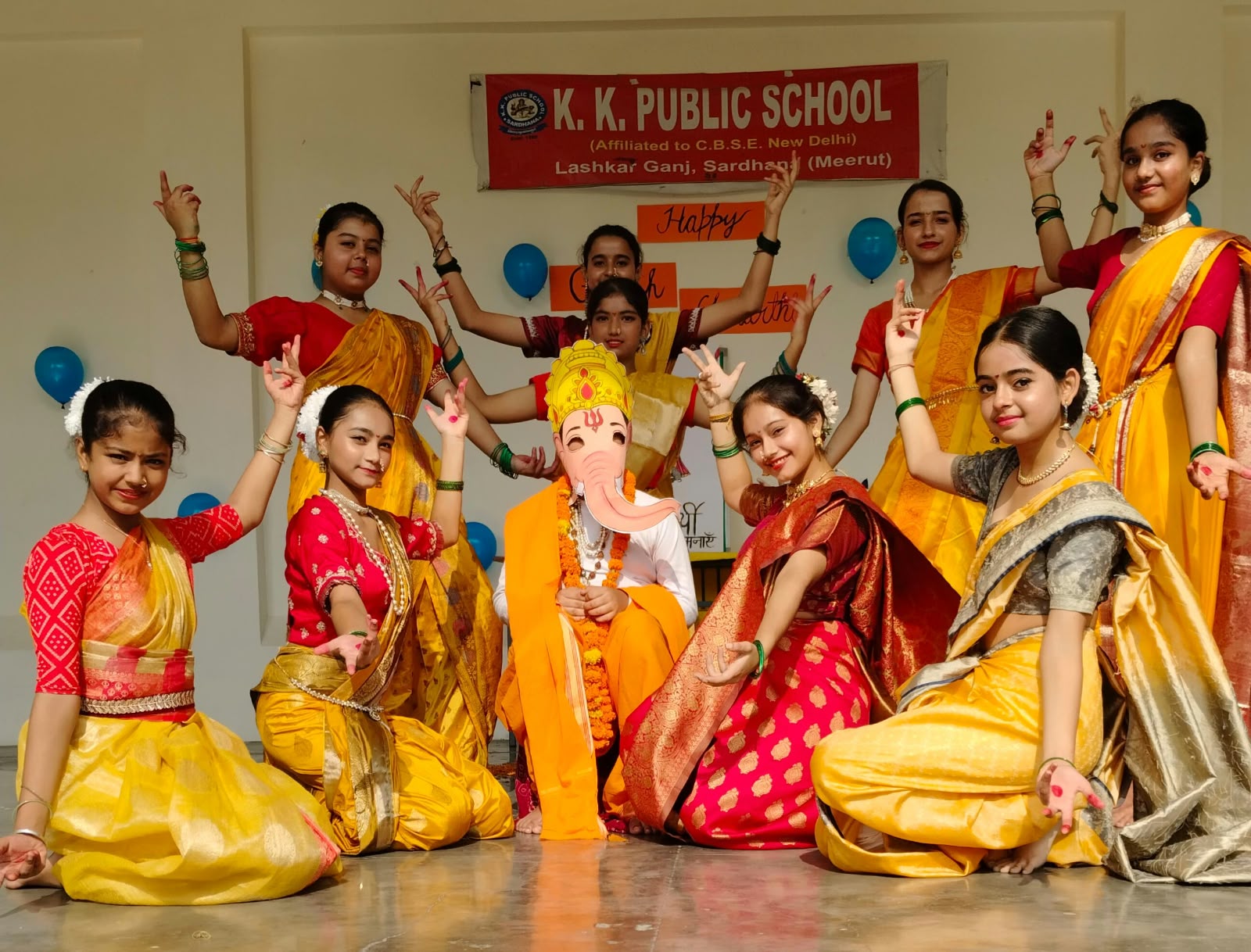 “गणपति बप्पा के जयकारों से गूंजा केके पब्लिक स्कूल, हिंदी दिवस पर बच्चों ने दिखाया हुनर”