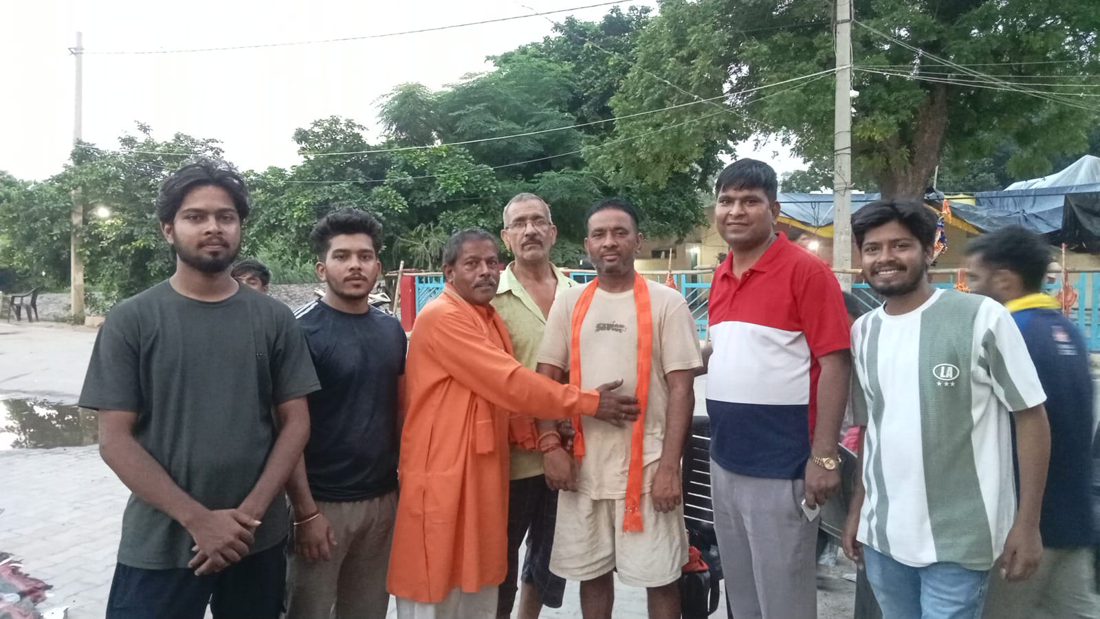 हरिद्वार से पवित्र गंगाजल लेकर लौटे मुखिया अमित गुर्जर का नाहल पुलिस चौकी पर सम्मान