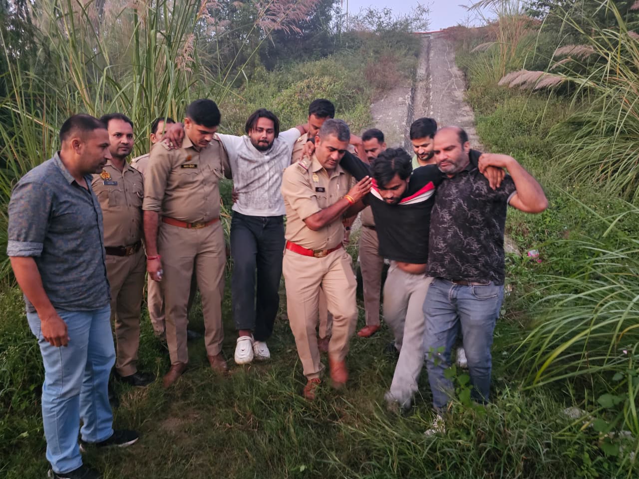 पुलिस मुठभेड़ में चेन स्नैचिंग के दो आरोपी गिरफ्तार