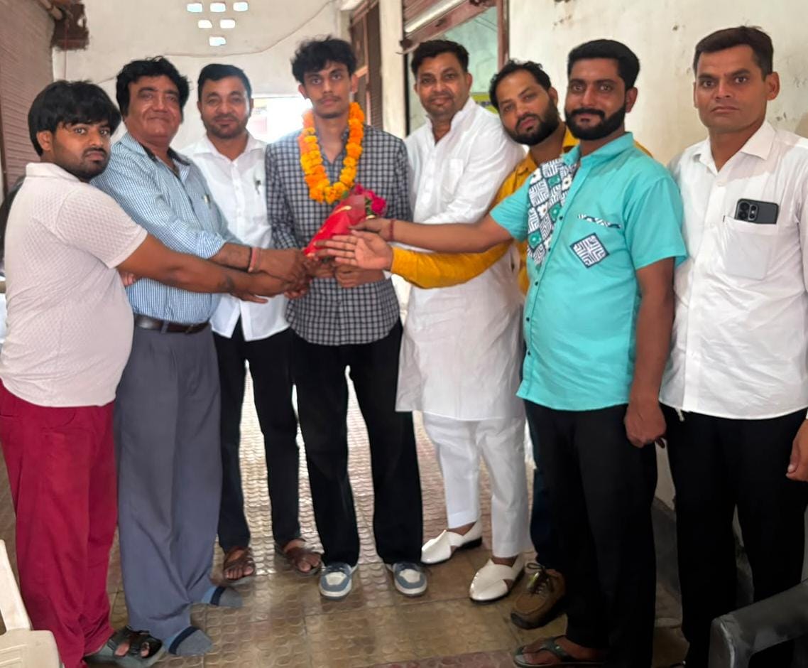 गांव का छोरा आमिर राणा बना एमबीबीएस, लोगों में दौड़ी खुशी, नीट परीक्षा की उत्तीर्ण