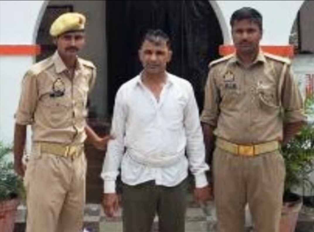 हत्या के मामले में फरार चल रहे आरोपी को पुलिस ने दबोचा