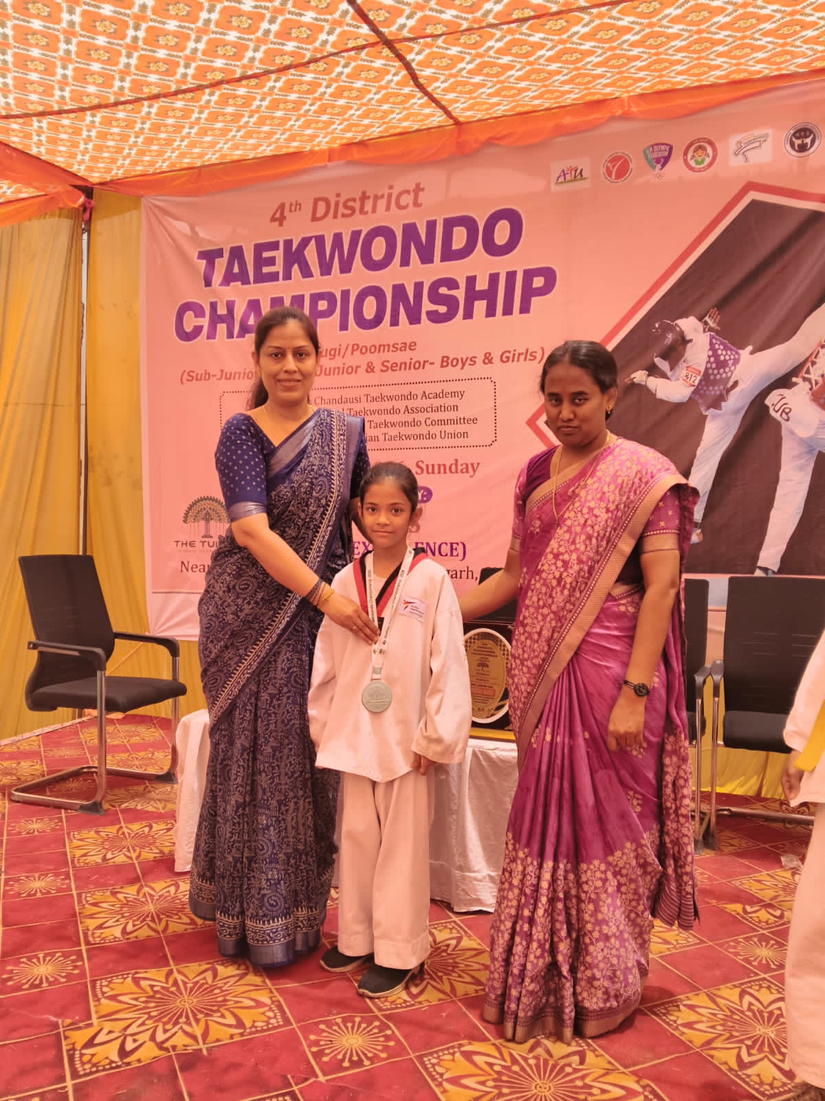 सम्भल की बेटियों ने ताइक्वांडो प्रतियोगिता में दिखाया दम, गोल्ड और सिल्वर मेडल जीतकर बढ़ाया जिले का मान