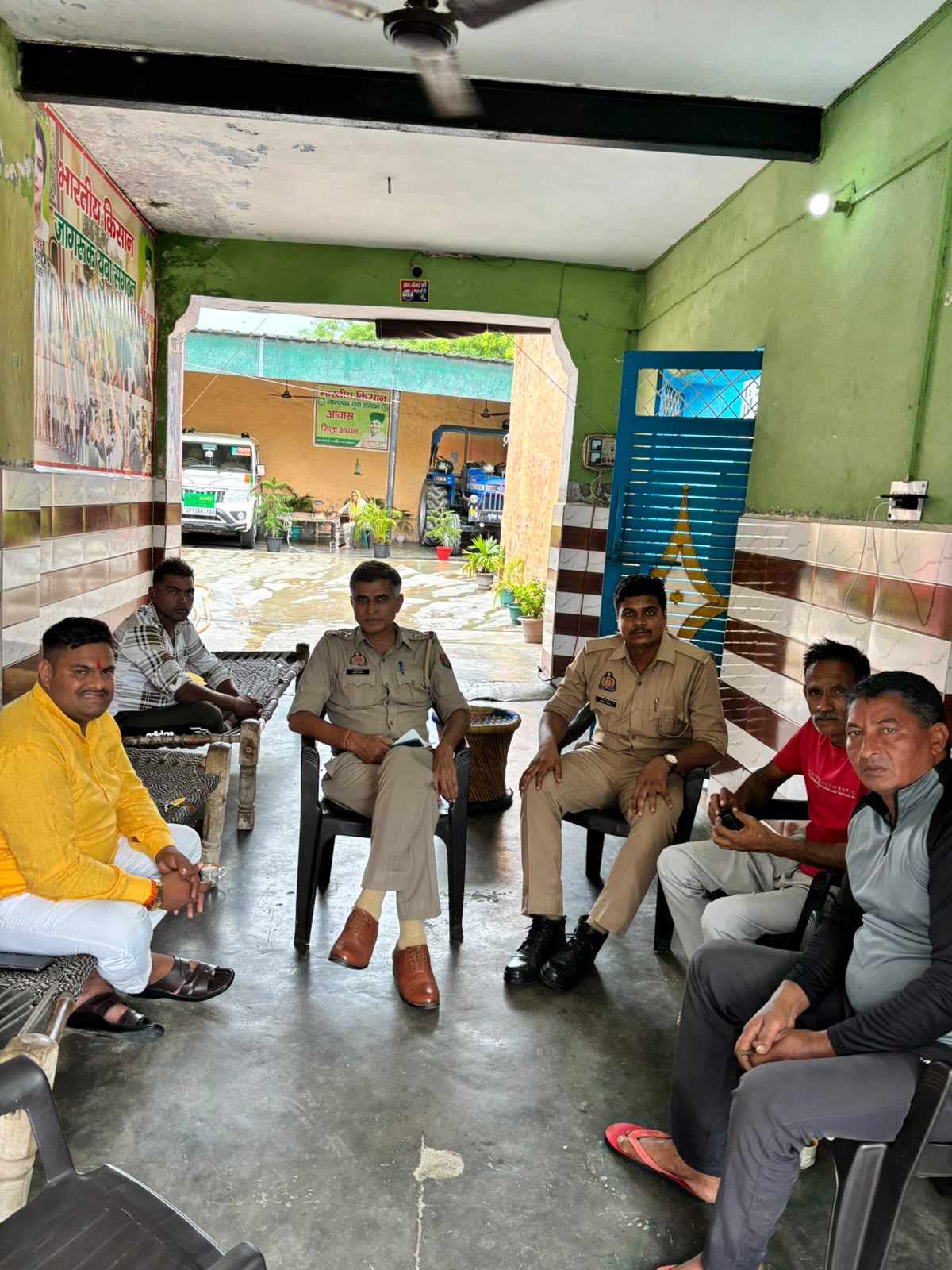 पुलिस ने जिला अध्यक्ष अमरीश भारद्वाज को उनके आवास पर ही हाउस अरेस्ट नज़रबंद कर दिया गया