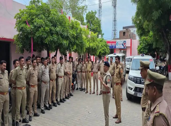 मथुरा में साइबर अपराधियों पर पुलिस का बड़ा एक्शन, 15 से अधिक टीमों की छापेमारी में 50 से ज्यादा संदिग्ध गिरफ्तार