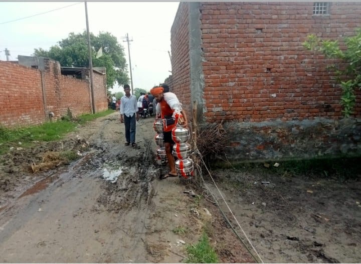 उमेदपुर से हरि बाबा बांधधाम आश्रम पर जाने वाले रास्ते में जलभराव       