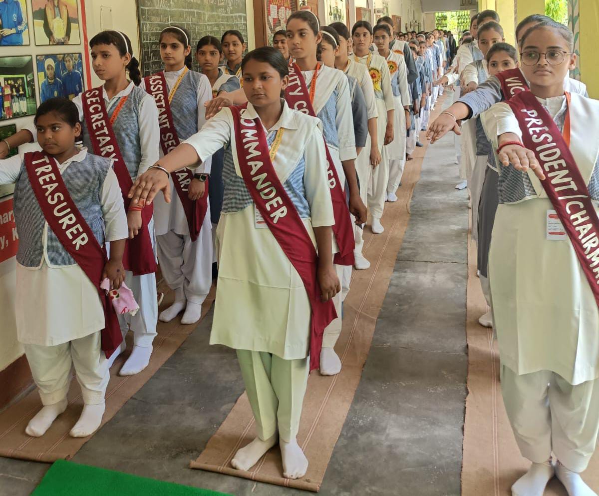 विद्यालय में नव निर्वाचित छात्रा संसद ने ली शपथ