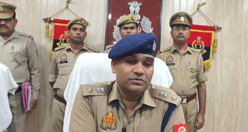 थाना हसनपुर पुलिस द्वारा चोरी की गई गाडी एवं चोरी की धनराशि में से  23.90 लाख बरामद किये गए हैं  दो अभियुक्तों को  गिरफ्तार किया गया।