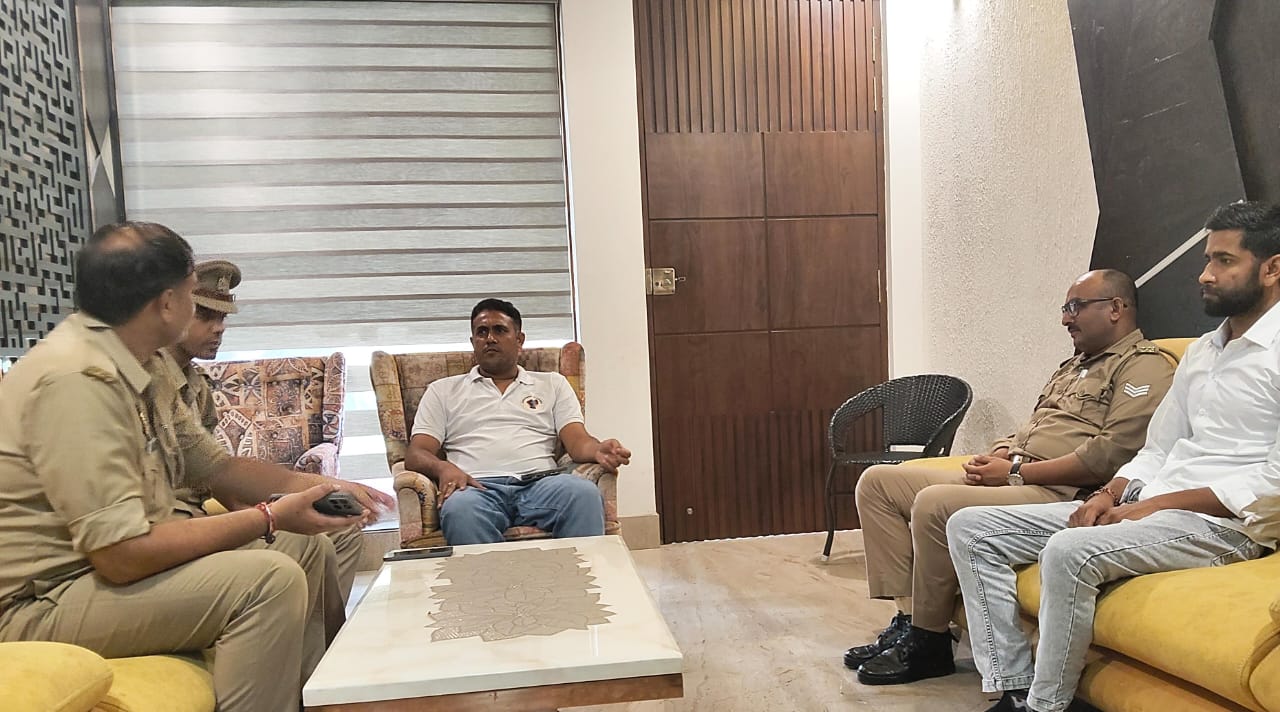 ललिता गौतम के परिजनों से मिलने जा रहे कांग्रेस नेताओं को पुलिस ने किया हाउस अरेस्ट