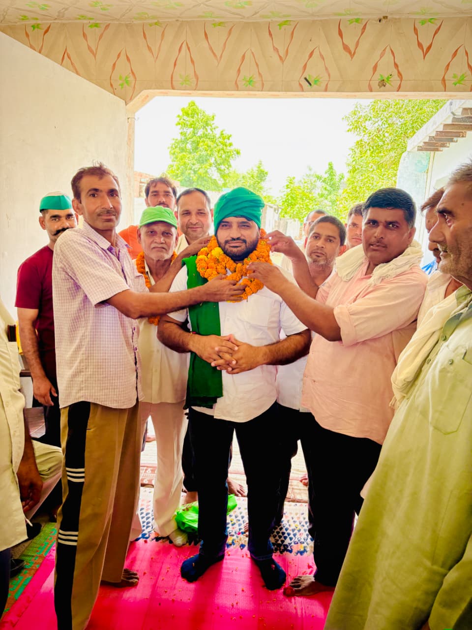 युवा जिला अध्यक्ष ठाकुर शैलेन्द्र आर्य का लोगों ने किया जोरदार स्वागत