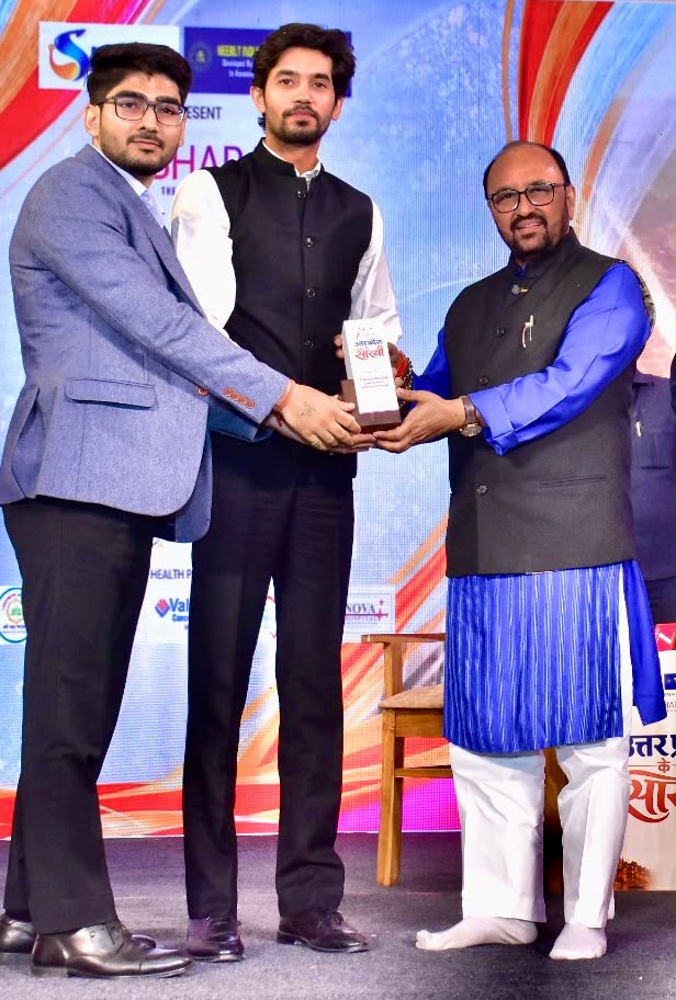 शिक्षा के क्षेत्र में योगदान के लिए महावीर विश्वविद्यालय के पदाधिकारी सम्मानित