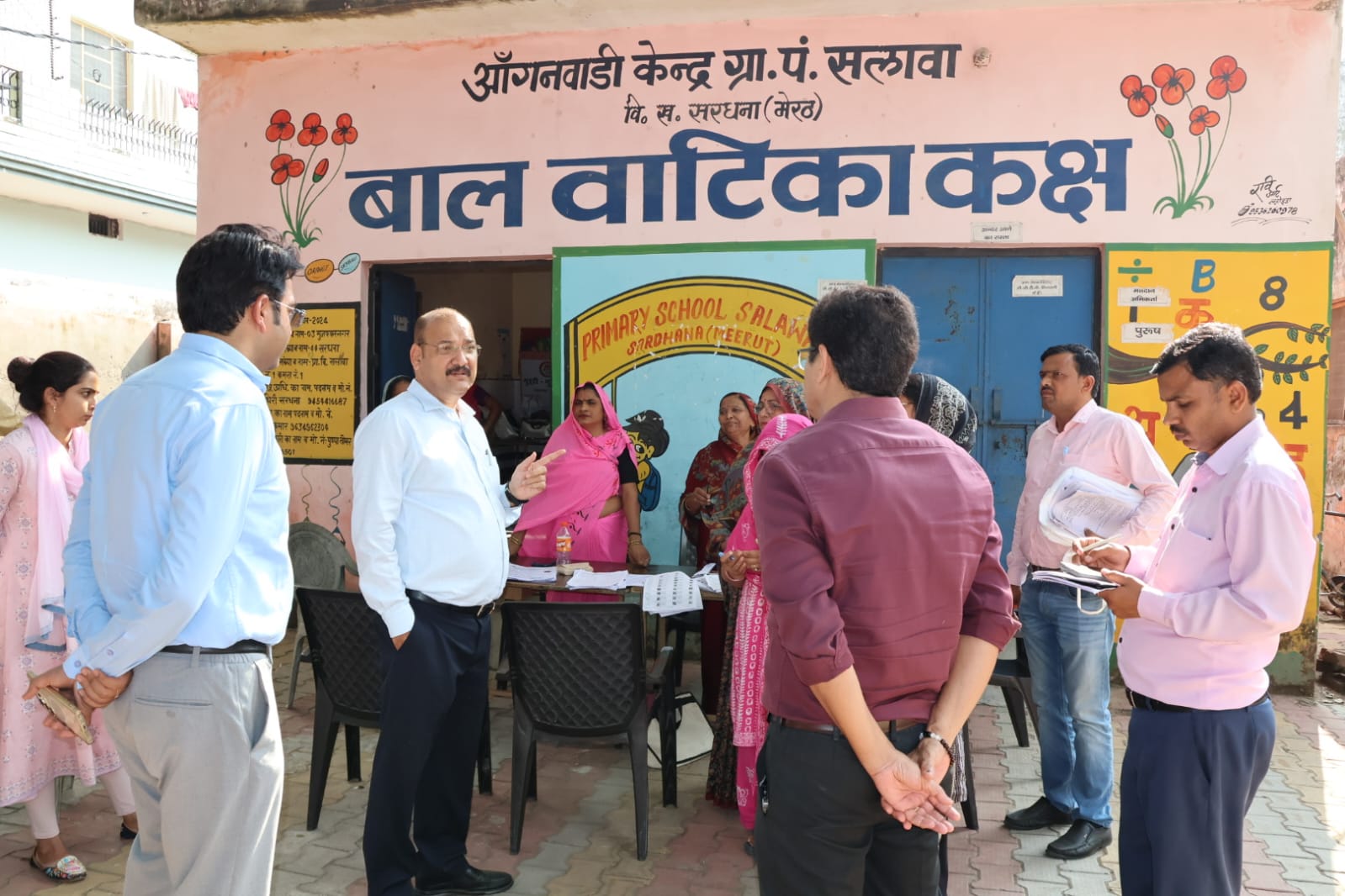 मतदाता सूची में नाम जुड़वाने के लिए बूथों पर लगे विशेष कैंप