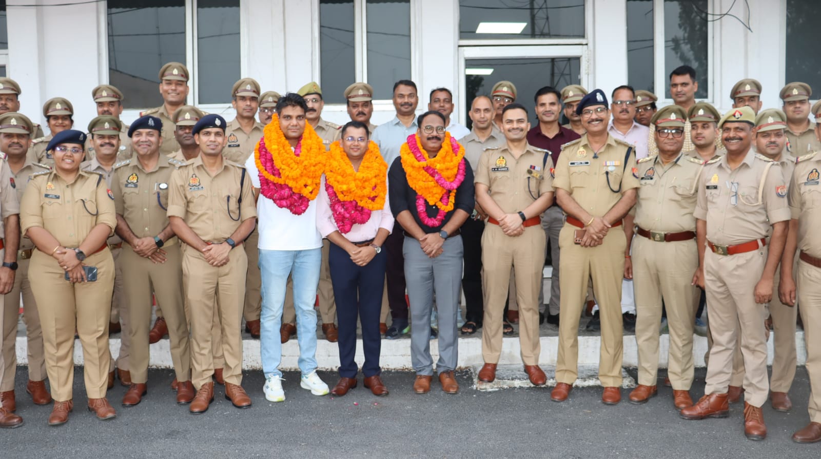 तीन क्षेत्राधिकारियों को दी गई भावभीनी विदाई।