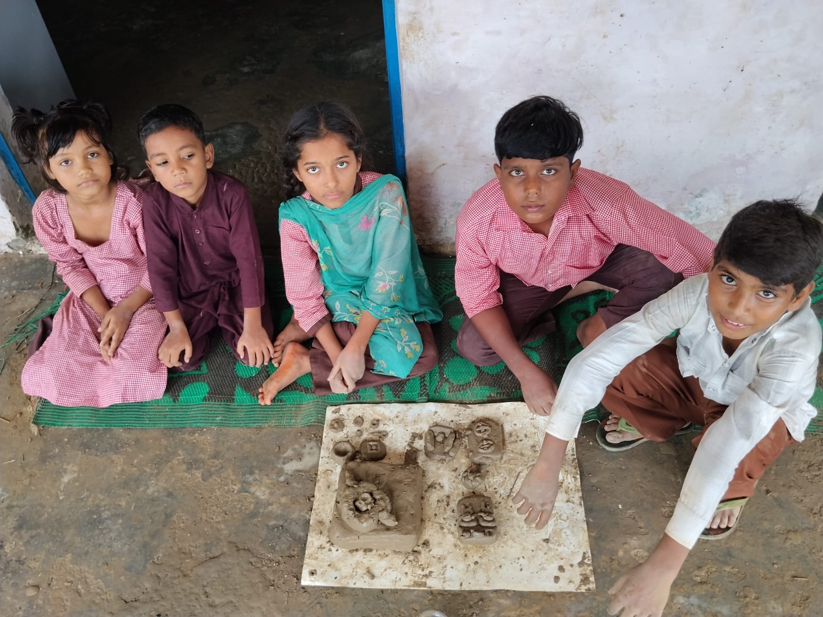 शिक्षकों के सम्मान में विभिन्न कार्यक्रम प्रस्तुत किए