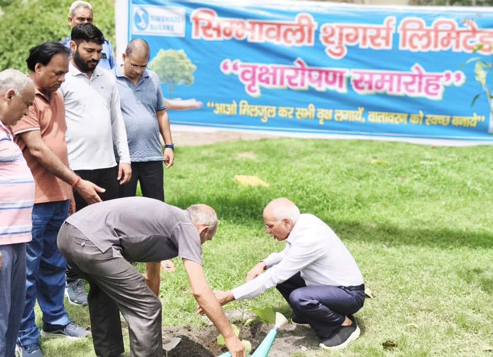 सिम्भावली शुगर्स में वृक्षारोपण अभियान, अधिकारियों एवं कर्मचारियों न