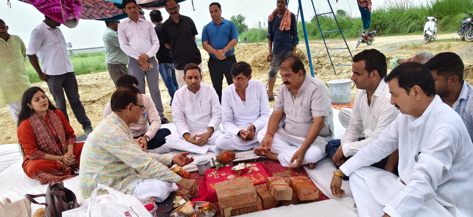 25 करोड़ की लागत से बनेगा मुख्यमंत्री मॉडल कम्पोजिट विद्यालय, विधायक धर्मेश सिंह तोमर ने किया भूमि पूजन
