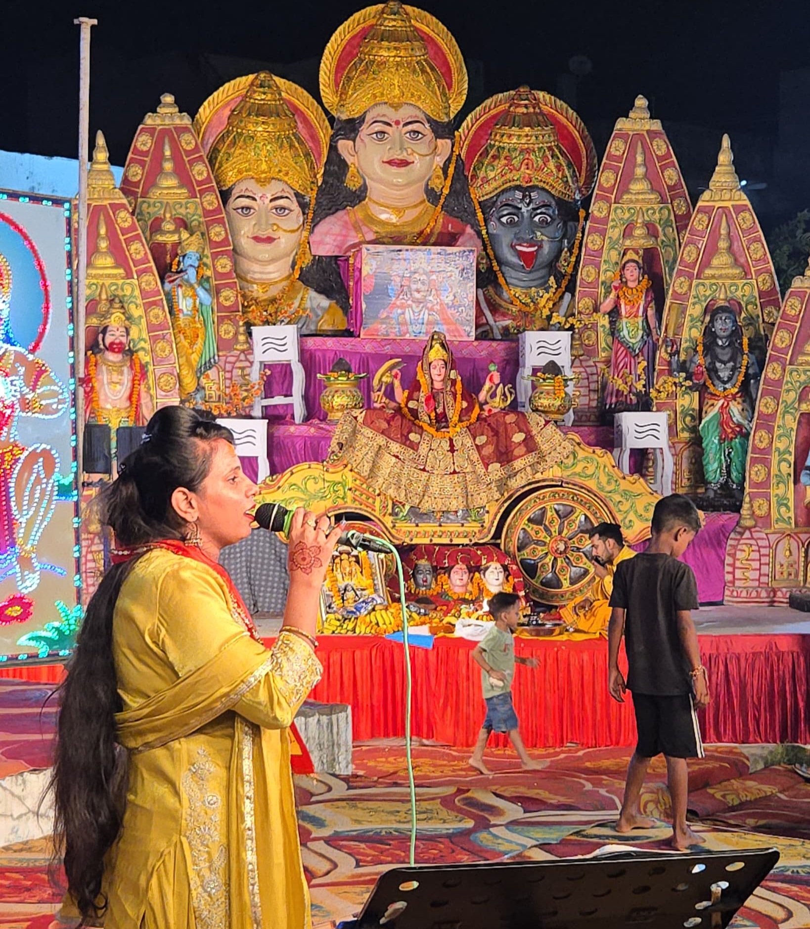 गणपति महोत्सव में मां बगलामुखी का जागरण, भजनों पर देर रात तक झूमे श्रद्धालु