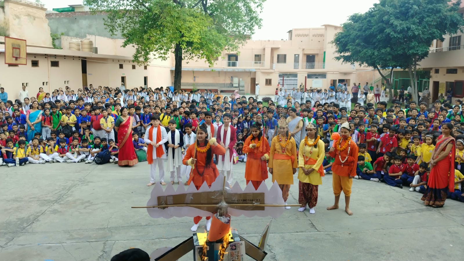 केके पब्लिक स्कूल में राम दरबार की झांकी ने मोहा मन