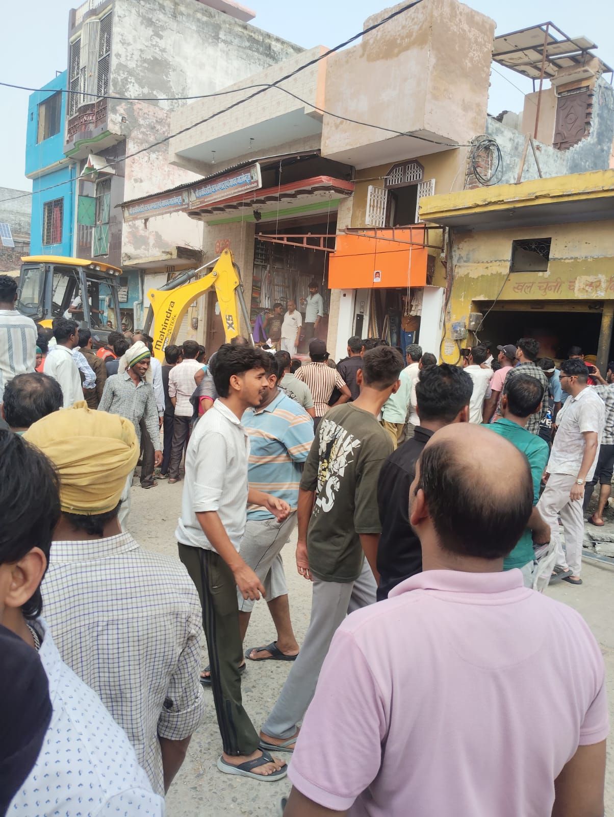 गवाॅं में चला अतिक्रमण हटाओ अभियान!